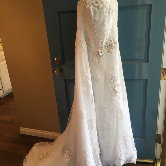 Brand new Alfred Angelo wedding dress - Picture 5 of 8